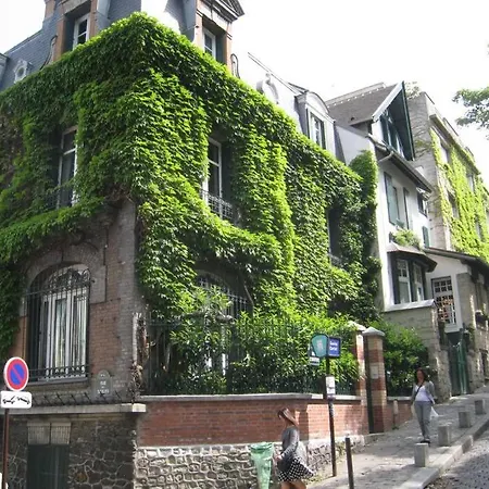 Charming In Montmartre 巴黎