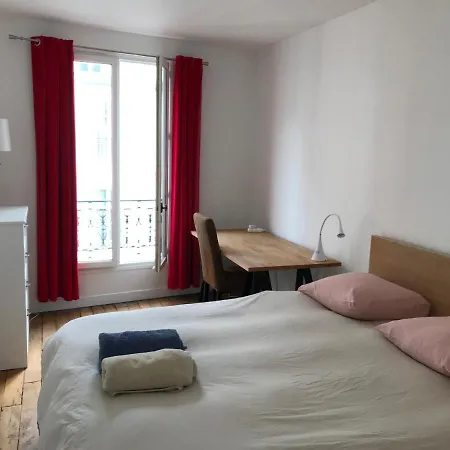 Charming In Montmartre פריז