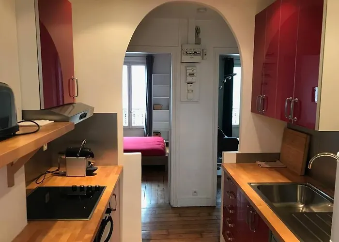 Charming In Montmartre Apartment Paris