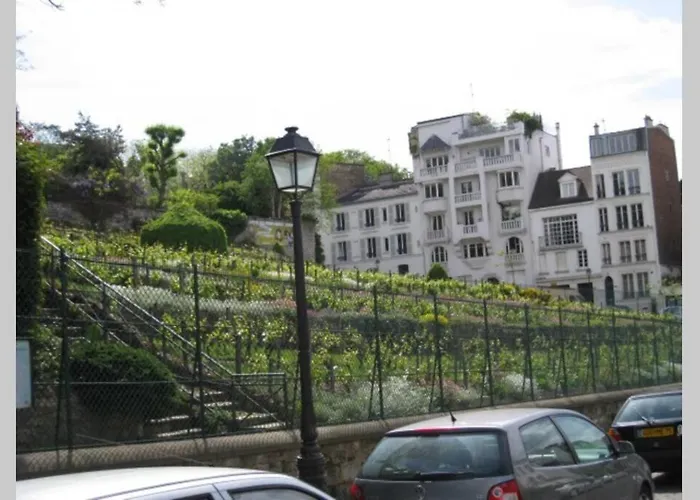 Charming In Montmartre Apartment *