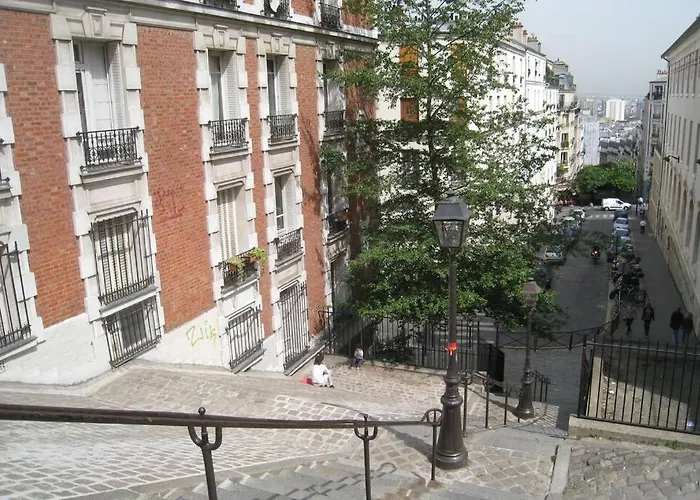 Charming In Montmartre Apartment Paris
